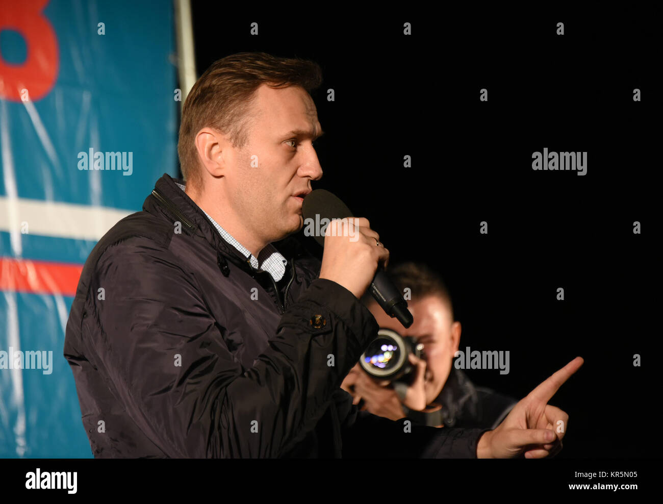 Il Russo leader dell opposizione Alexei Navalny parla al suo primo 'Navalny 2018' massa-incontro in Astrakhan dopo la dimissione dal carcere. Foto Stock