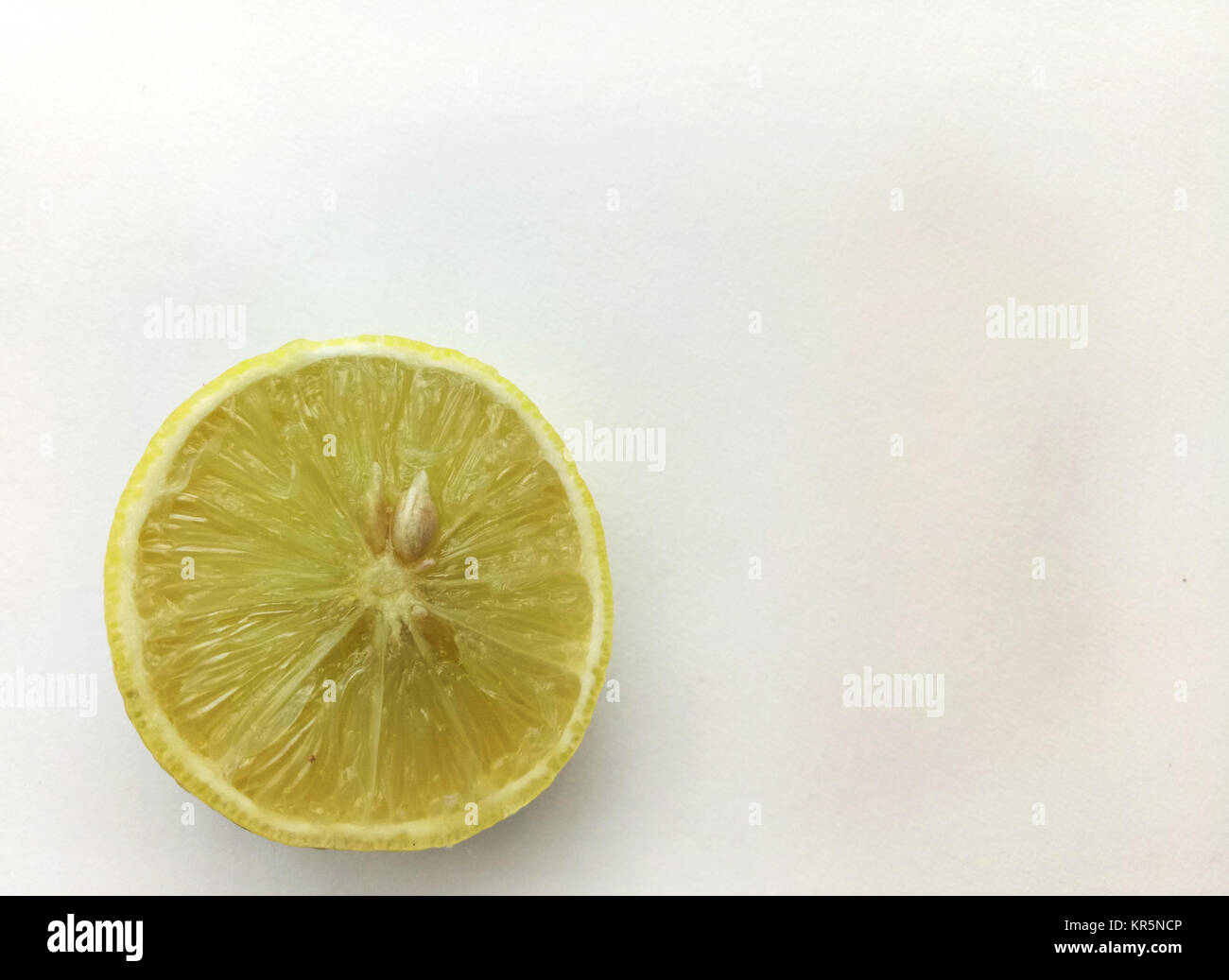 Fresca fetta di limone naturale di frutta sani Foto Stock