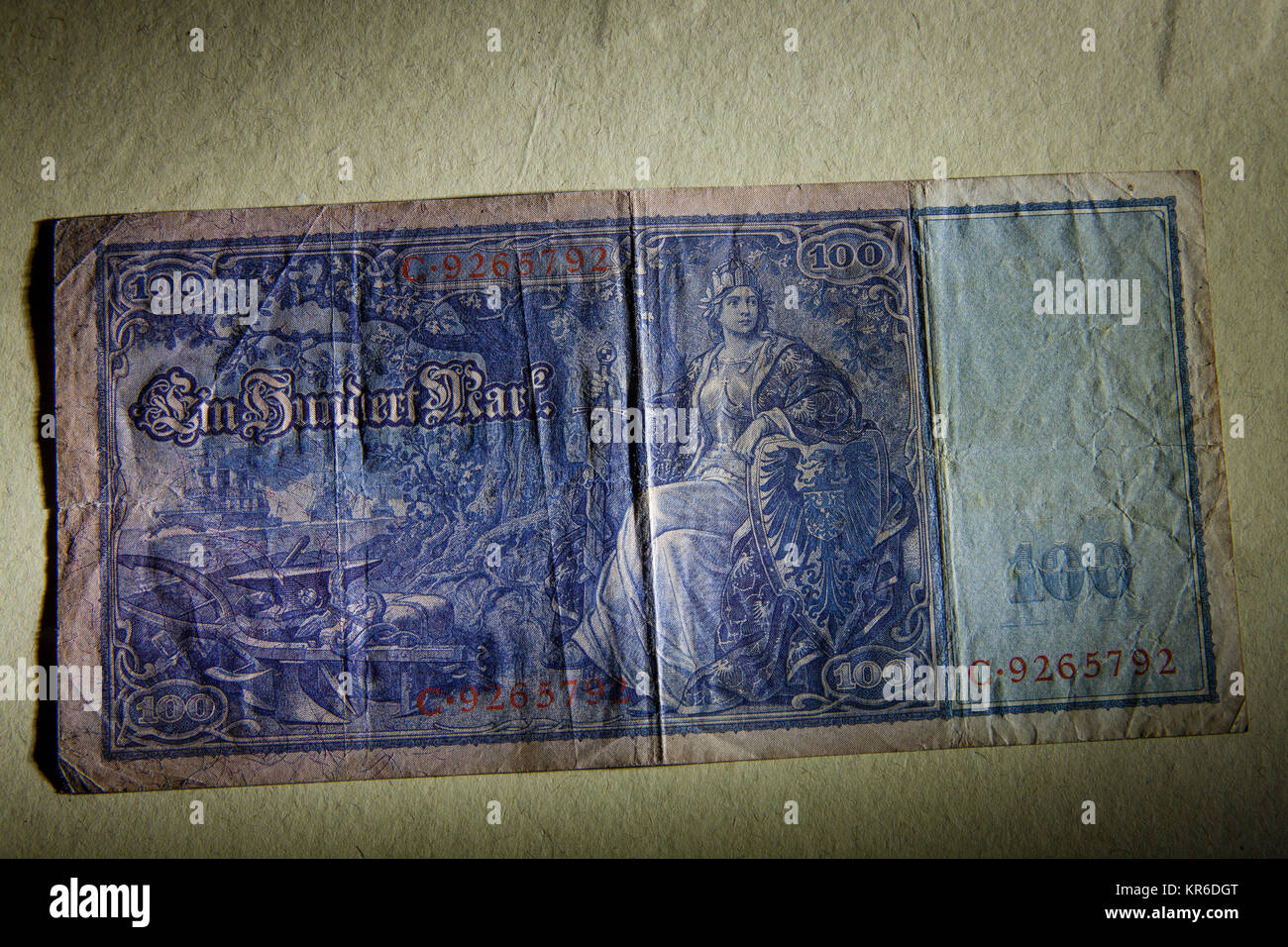 La Germania, 100 Contrassegno Bonifico nota della Reichsbank tedesca dal 1910. - Deutschland, 100 Mark Reichsbanknote von 1910, la Deutsche Reichsbank. Foto Stock