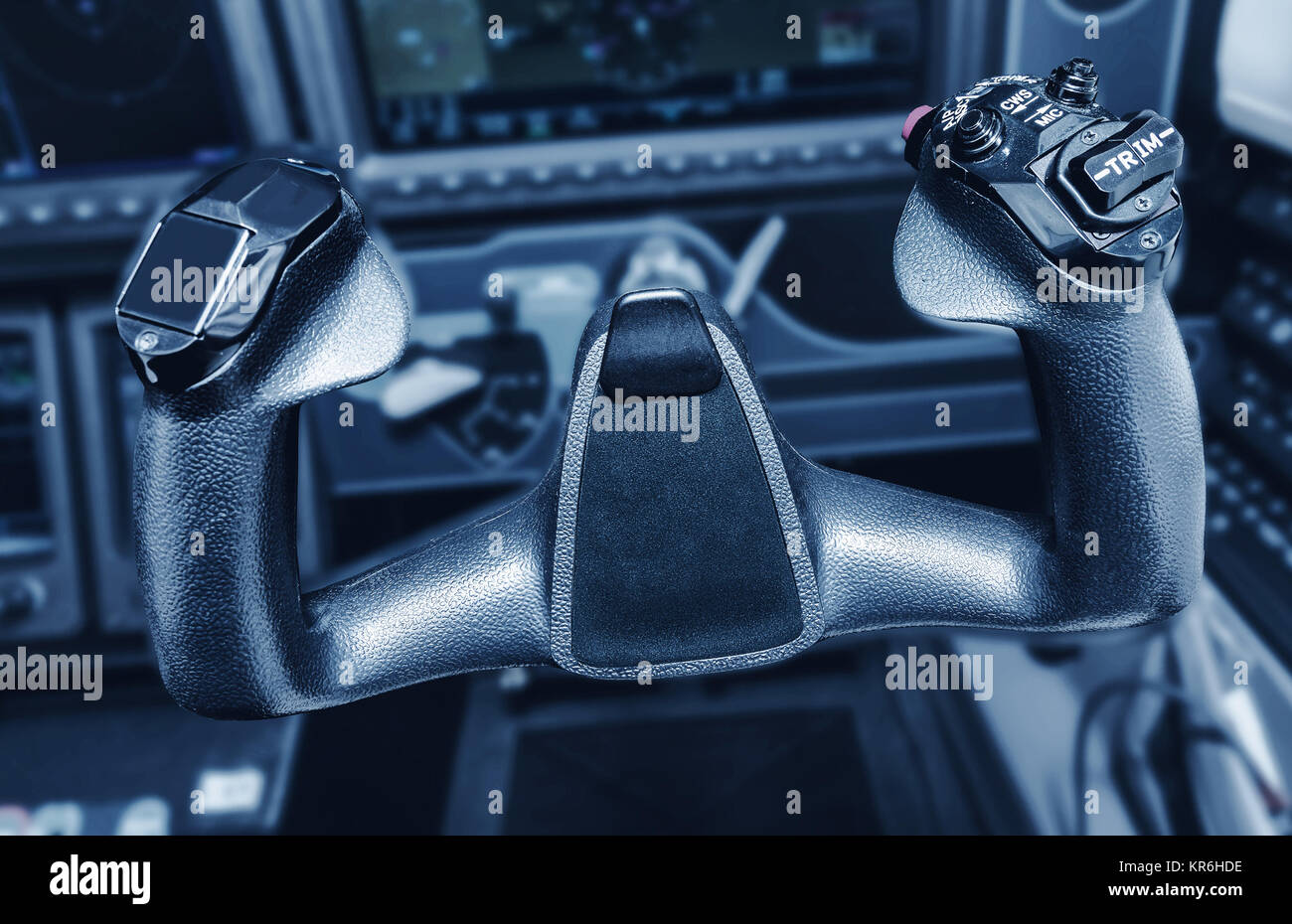 All'interno della cabina di pilotaggio del velivolo snall. Lo sterzo ruota del velivolo. Close up volante Foto Stock