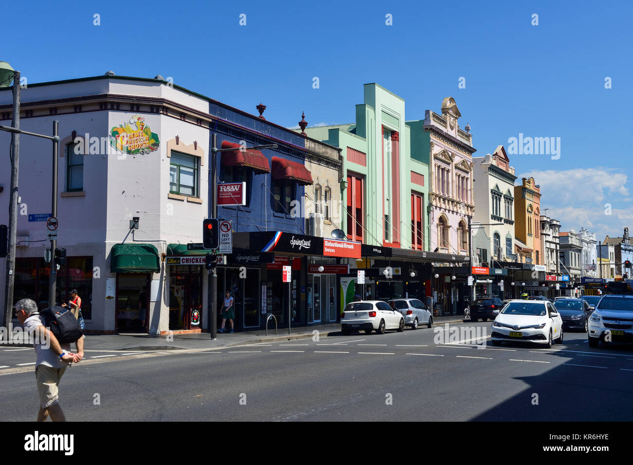 Edifici Vittoriani restaurati su King Street, la principale strada transitabile nel sobborgo di Newtown, Sydney, Nuovo Galles del Sud, Australia Foto Stock