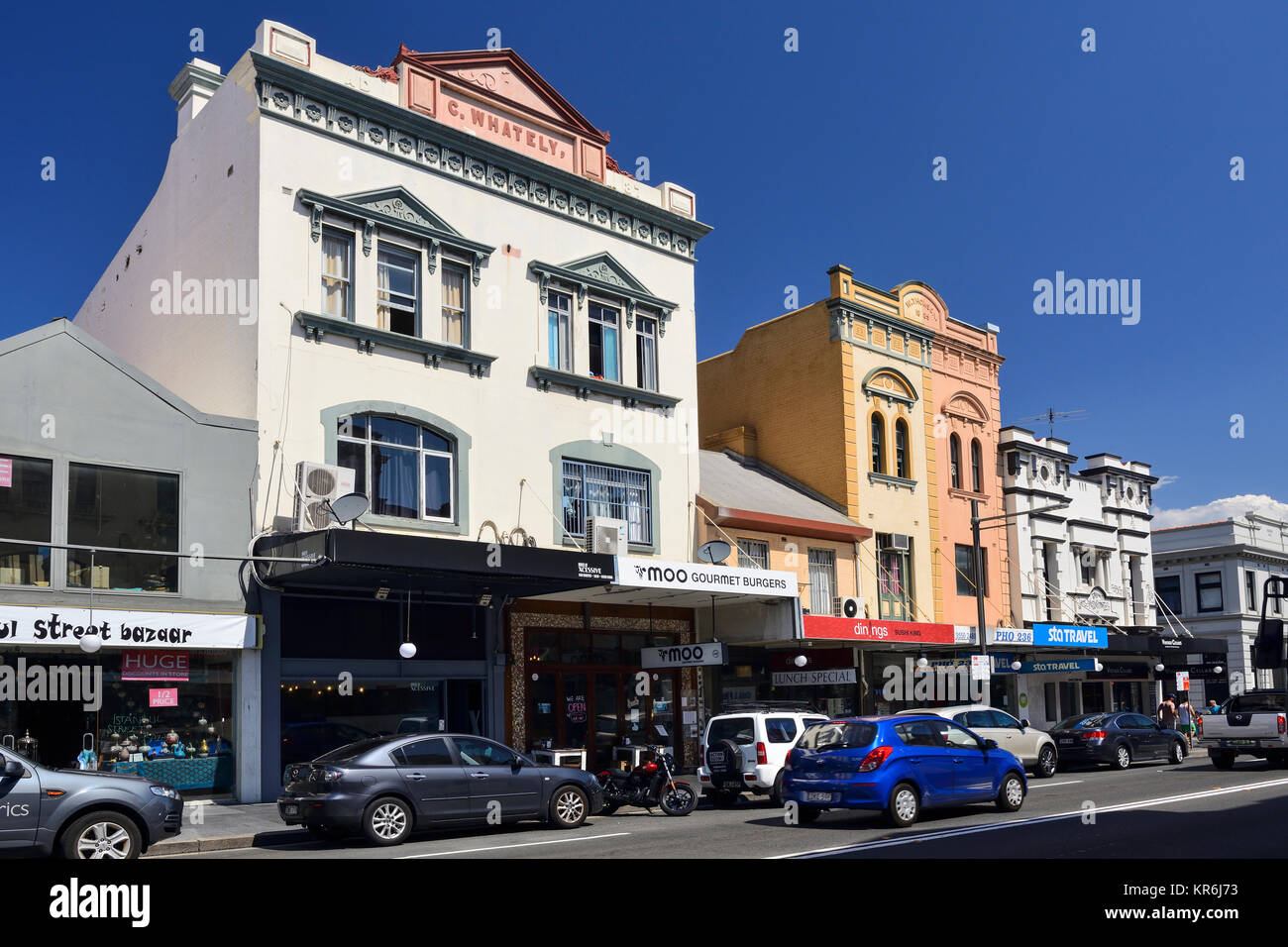 Edifici Vittoriani restaurati su King Street, la principale strada transitabile nel sobborgo di Newtown, Sydney, Nuovo Galles del Sud, Australia Foto Stock