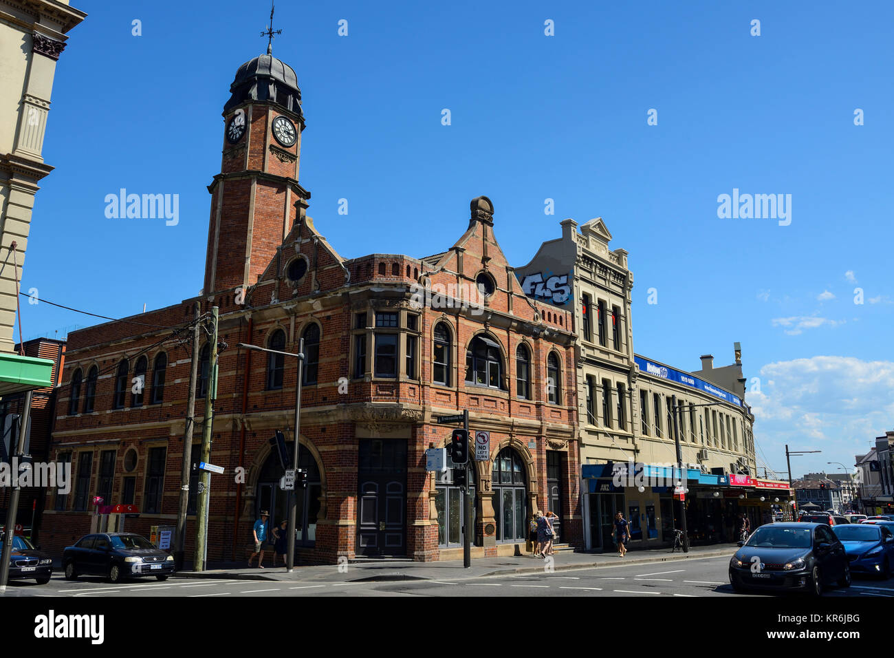 Edifici Vittoriani restaurati su King Street, la principale strada transitabile nel sobborgo di Newtown, Sydney, Nuovo Galles del Sud, Australia Foto Stock