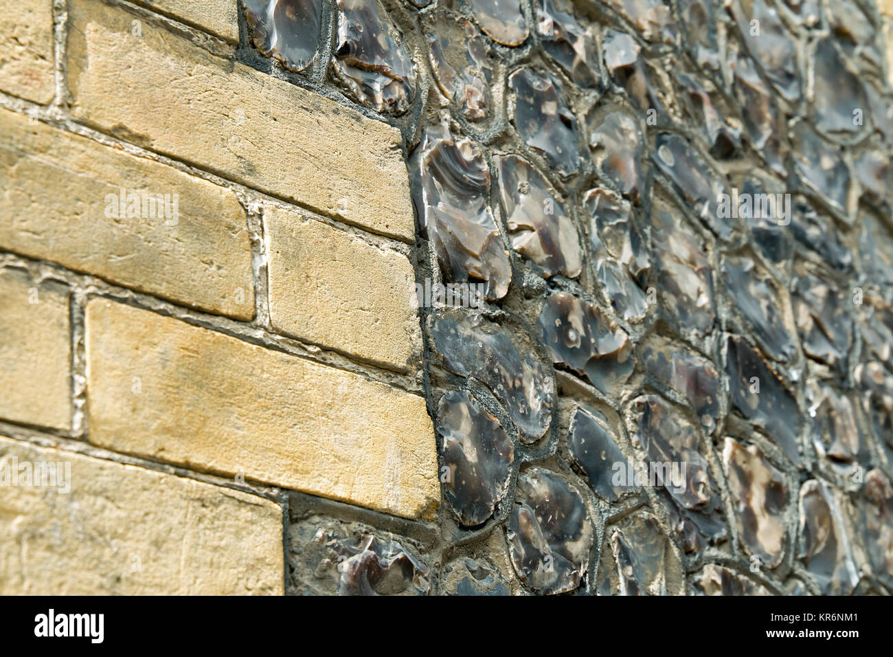 Flint e muro di mattoni Foto Stock