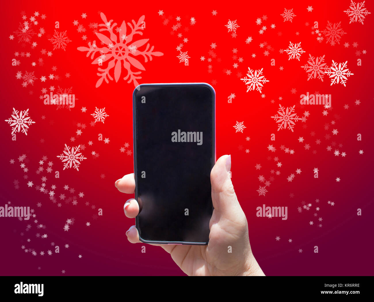 Il telefono in mano su sfondo rosso Foto Stock