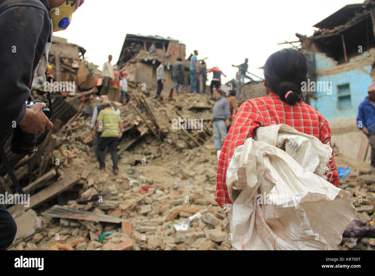 Le donne nella ricostruzione dopo il terremoto 2015 in Nepal Foto Stock