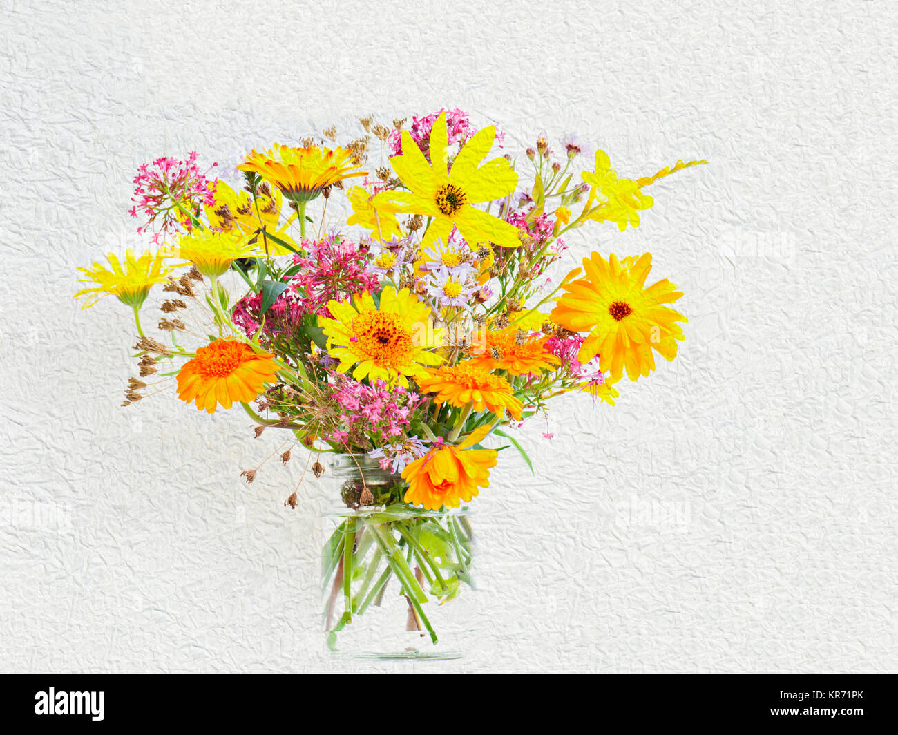 Studio shot di fiori d'estate in un barattolo di vetro artistico strati testurizzata aggiunto a immagine per produrre un effetto pittorica. Foto Stock
