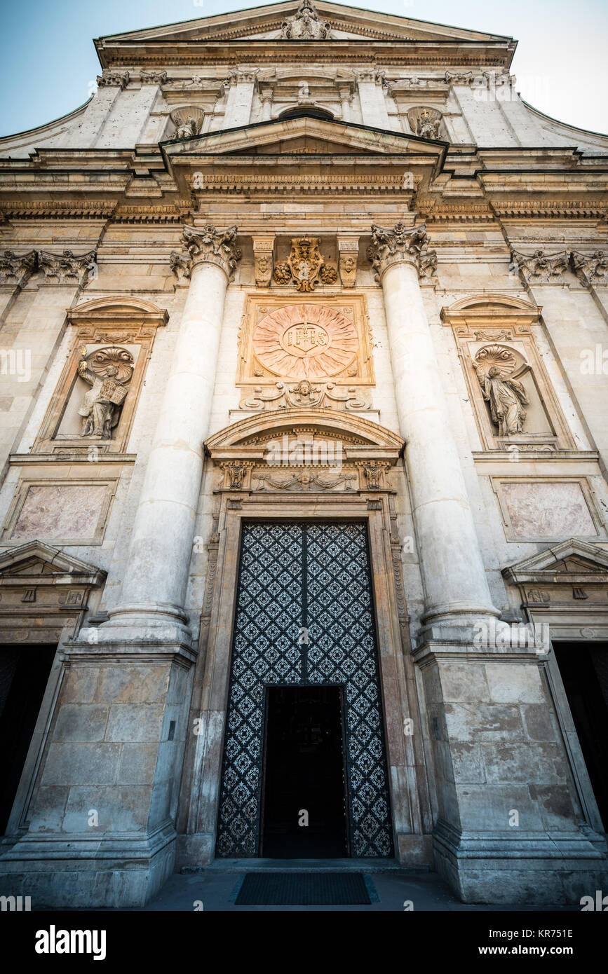 Vista frontale della Chiesa in Polonia , Cracovia, l'Europa. Foto Stock
