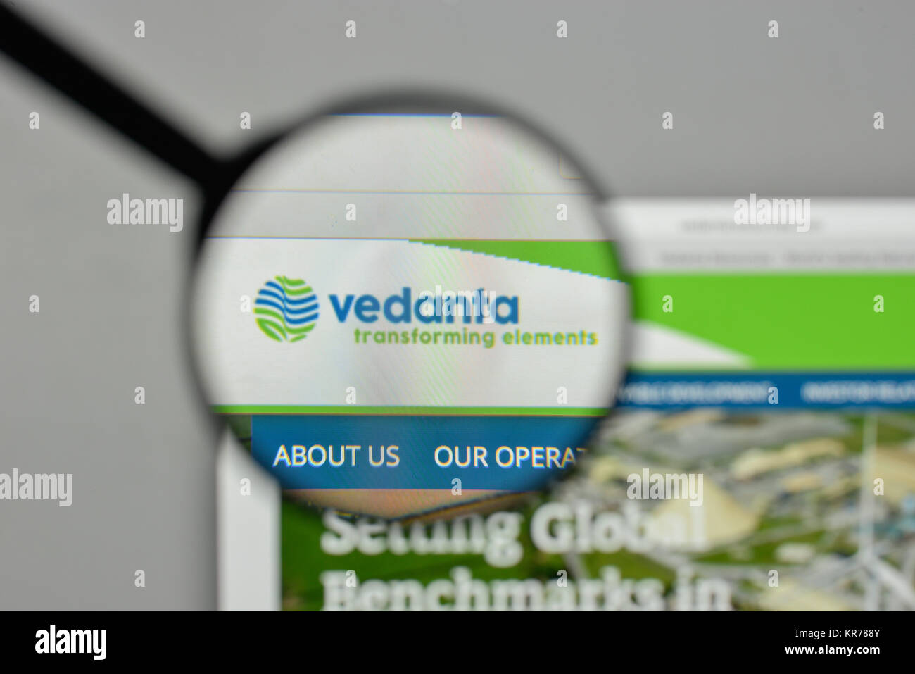 Milano, Italia - 1 Novembre 2017: la Vedanta Resources logo sulla homepage del sito web. Foto Stock