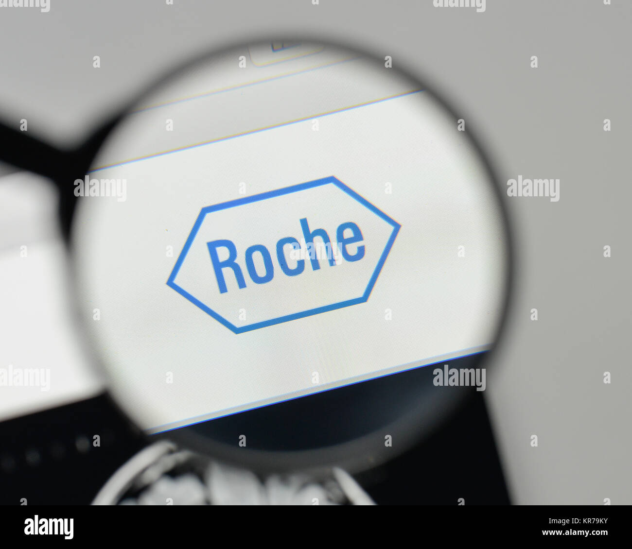 Milano, Italia - 1 Novembre 2017: Hoffmann La Roche logo sulla homepage del sito web. Foto Stock