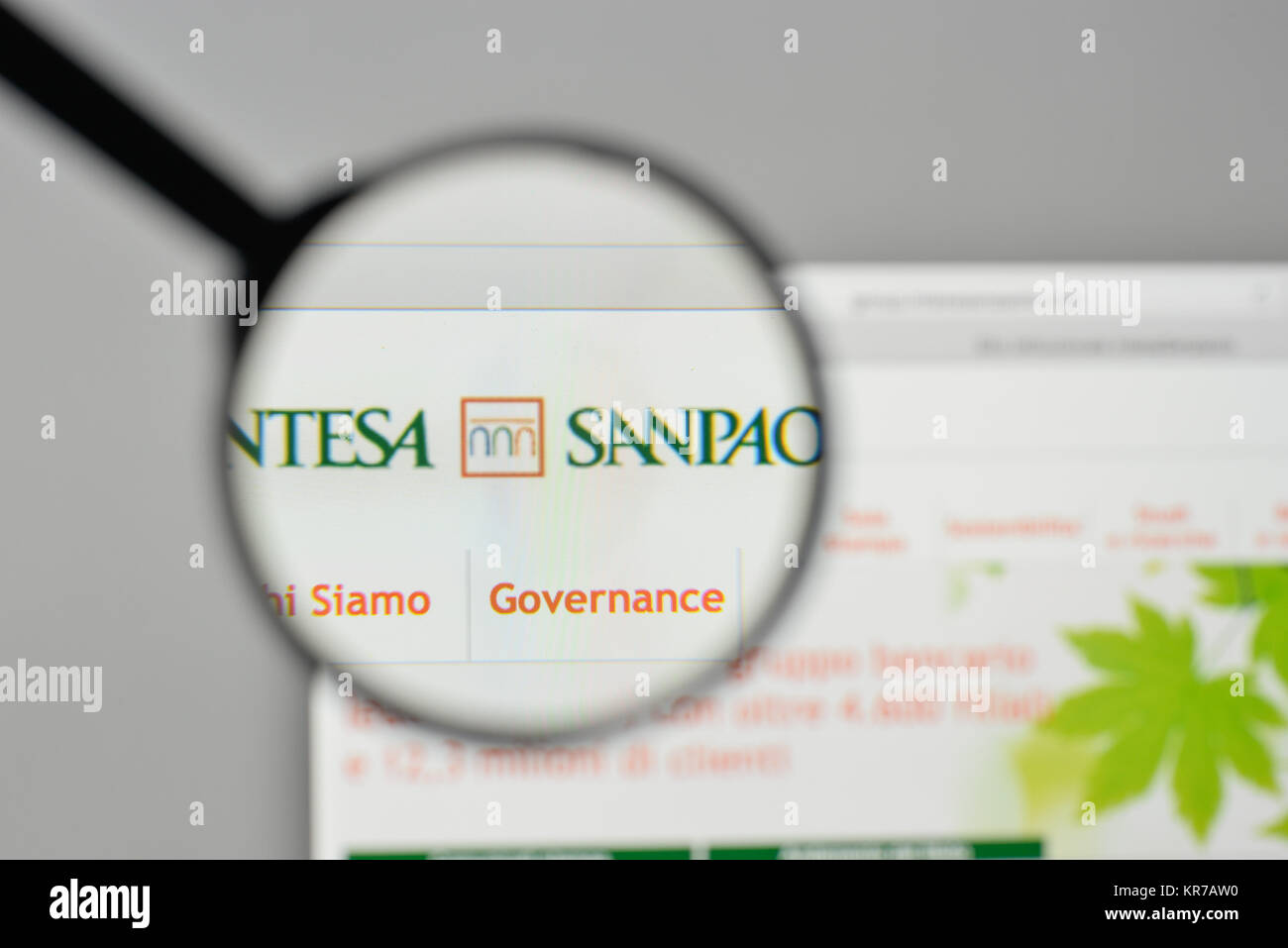Milano, Italia - 1 Novembre 2017: Gruppo Intesa Sanpaolo logo sulla  homepage del sito web Foto stock - Alamy