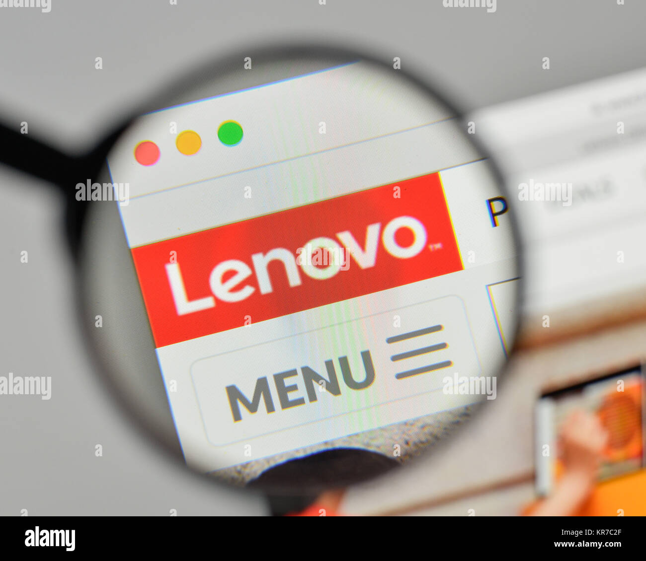 Milano, Italia - 1 Novembre 2017: logo Lenovo sulla homepage del sito web  Foto stock - Alamy