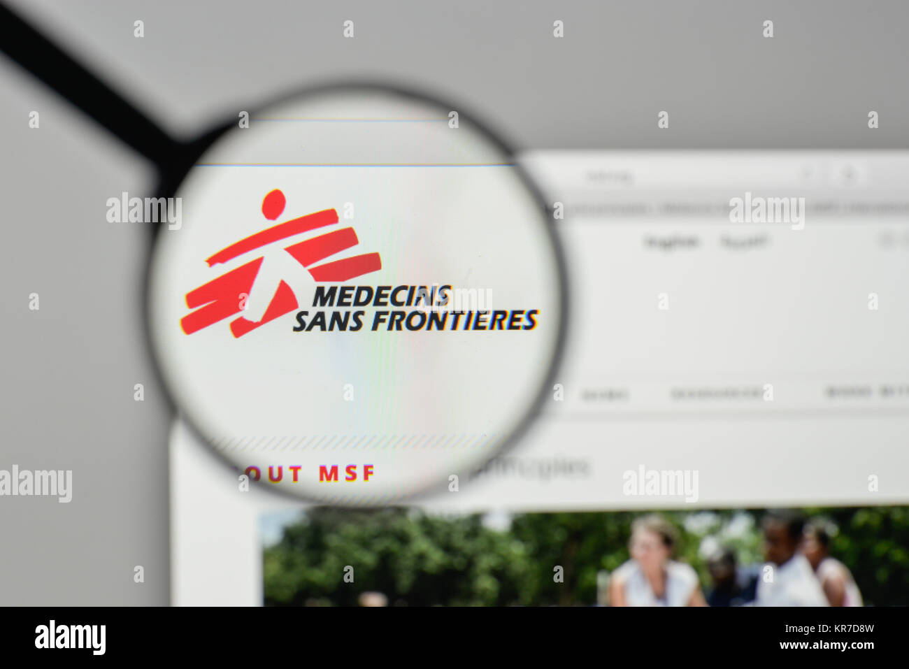Milano, Italia - 1 Novembre 2017: Medecins sans frontieres logo sulla homepage del sito web. Foto Stock