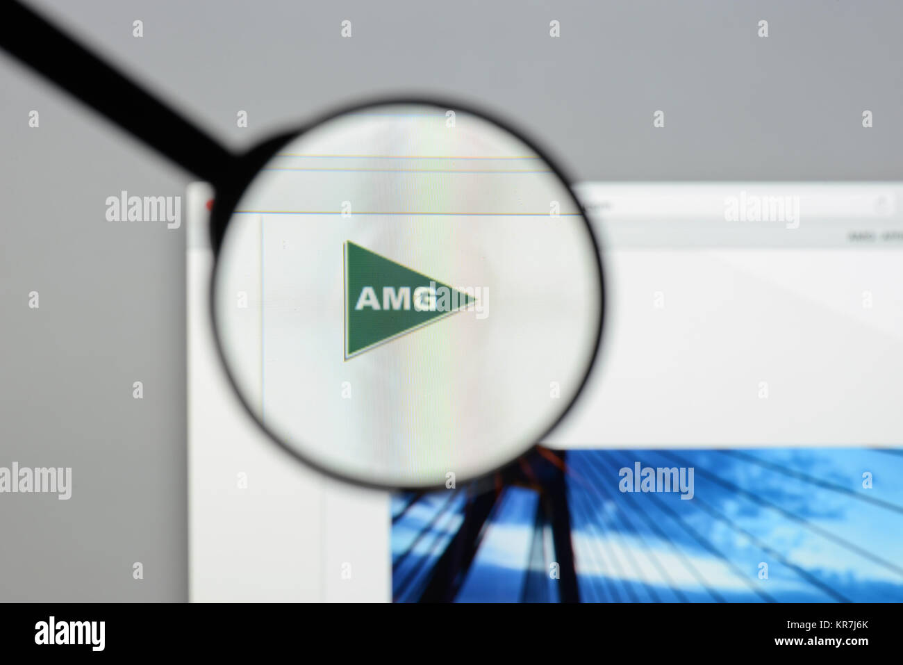 Milano, Italia - 10 agosto 2017: affiliata gruppo Managers website homepage. Si tratta di un American international investment management company . Il logo AMG V Foto Stock