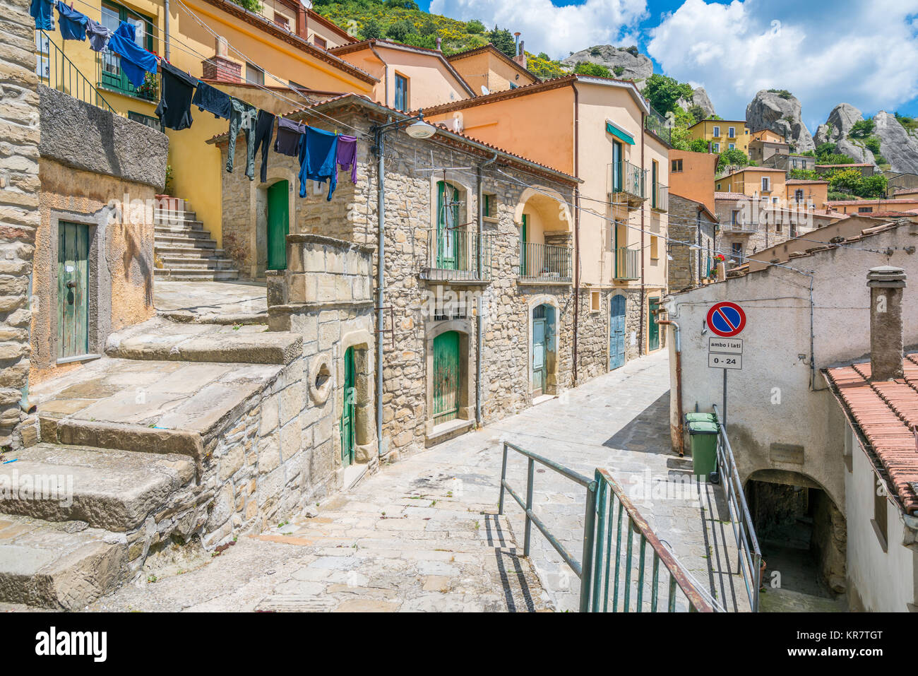 Vista panoramica di Castelmezzano, provincia di Potenza, nel sud della Regione italiana Basilicata. Foto Stock