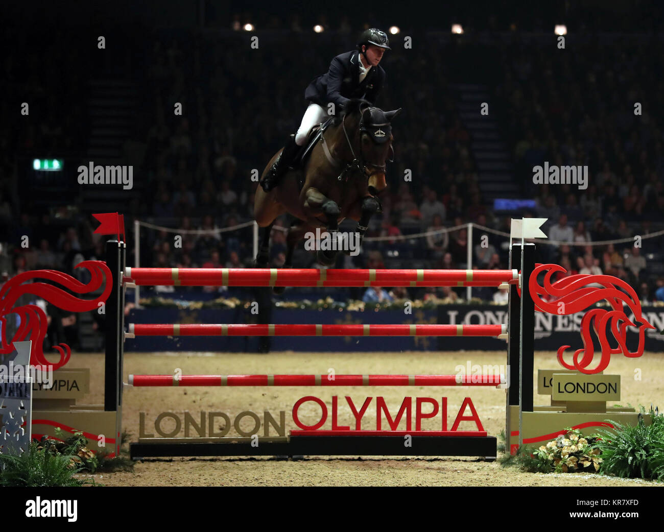 La Gran Bretagna è ben Maher in sella vincere buona compete nella Turkish Airlines Olympia Grand Prix durante il giorno sette del London International Horse Show a Olympia di Londra. Foto Stock