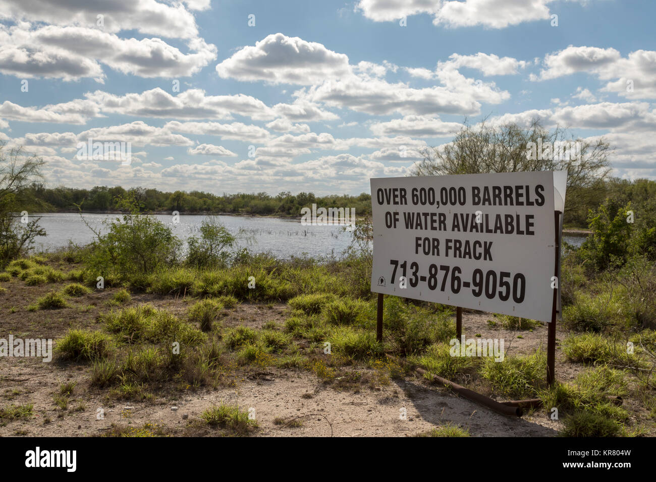 Tilden, Texas - Rancho Tres Hijos offre acqua per la vendita per fracking in operazioni di esplorazione petrolifera nel circostante Eagle Ford Shale. Rancho Tres Hijos è Foto Stock