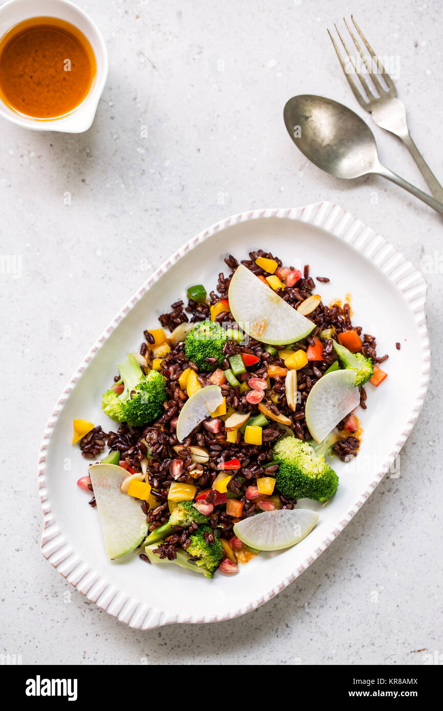 Riceberry tailandese con insalata di broccoli Foto Stock