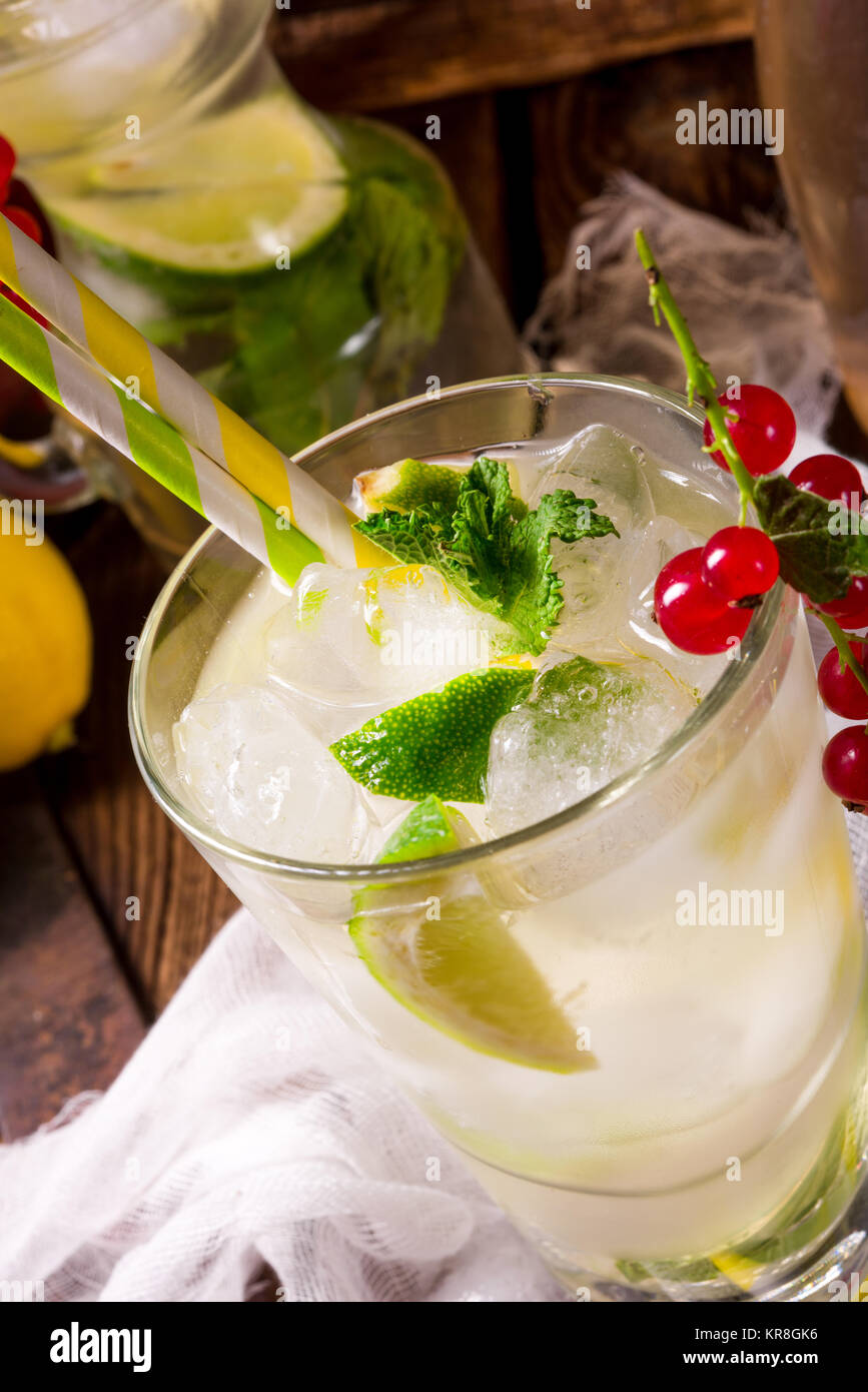 Ribes apple soda con calce Foto Stock