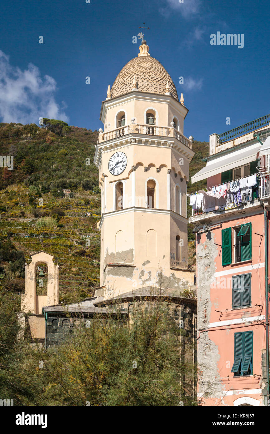 La torre dell orologio nel villaggio di Vernazza, Cinque Terre Liguria, Italia, Europa. Foto Stock