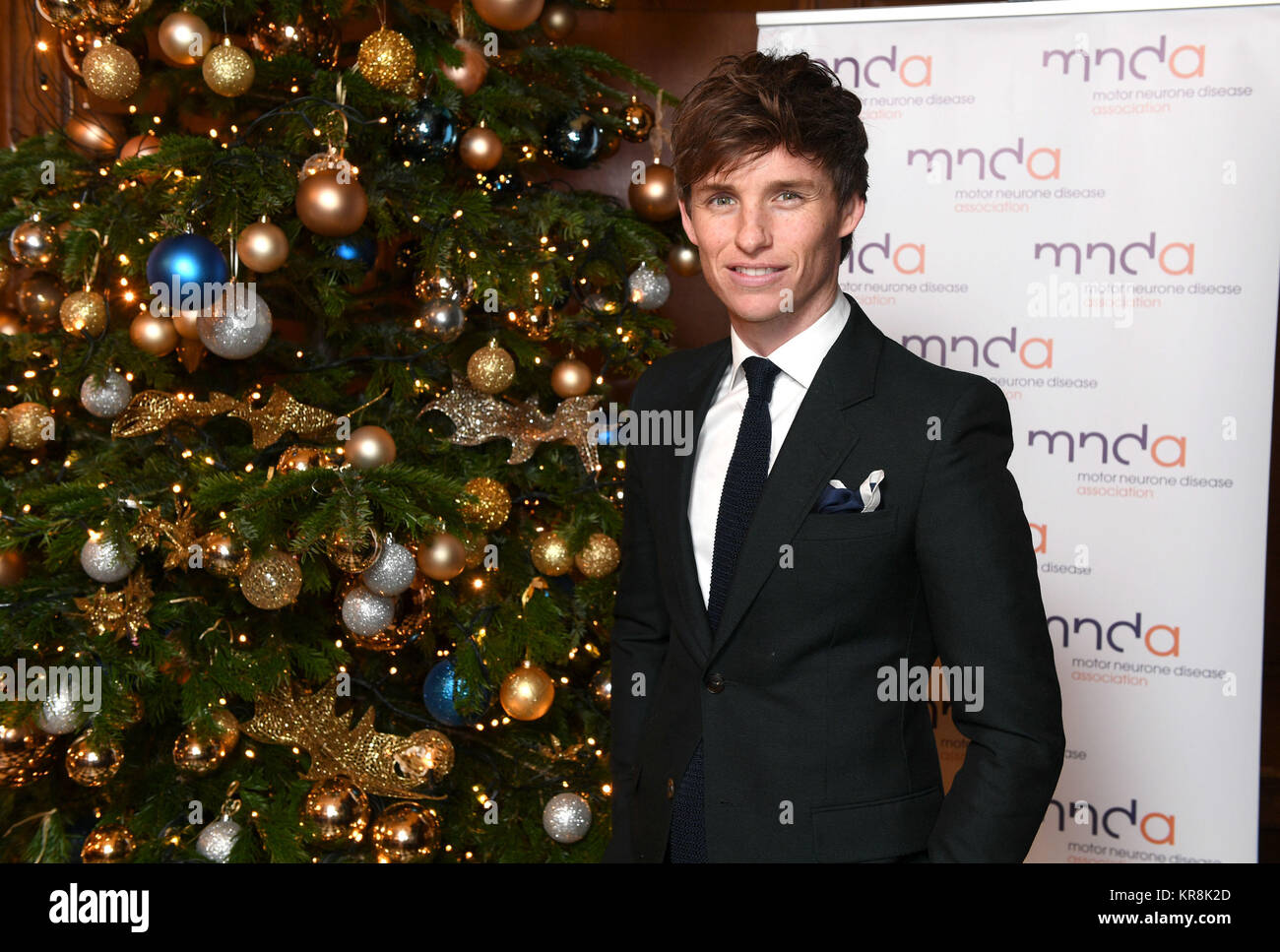 Eddie Redmayne frequentando il neurone motore associazione malattia Carol concerto presso la Cappella Wren, il Royal Hospital Chelsea. Foto Stock
