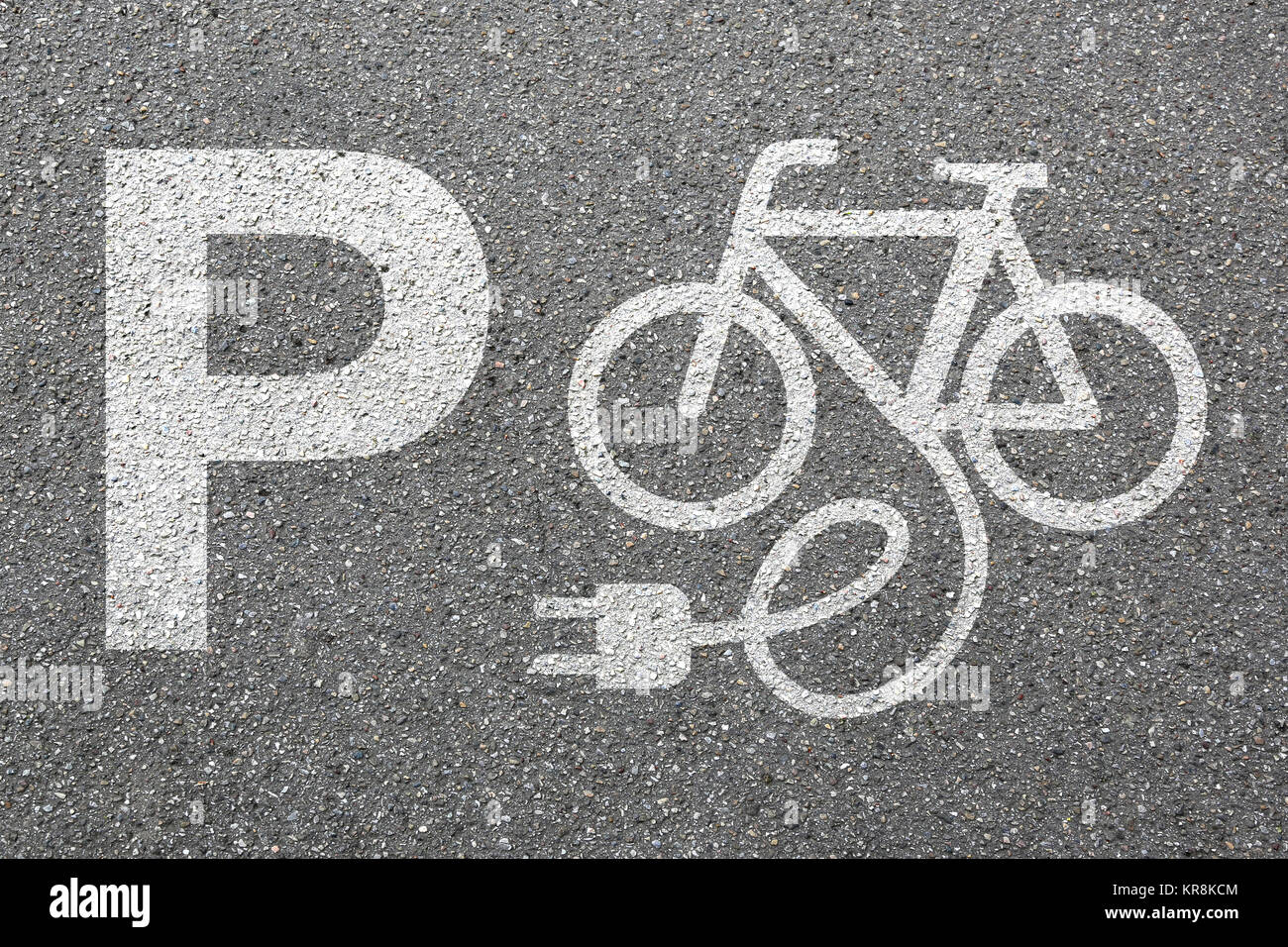 Parcheggio e-bike ebike e pedelec bike park elettro ruota di bicicletta ambiente cittadino rispettosi dell'ambiente Foto Stock