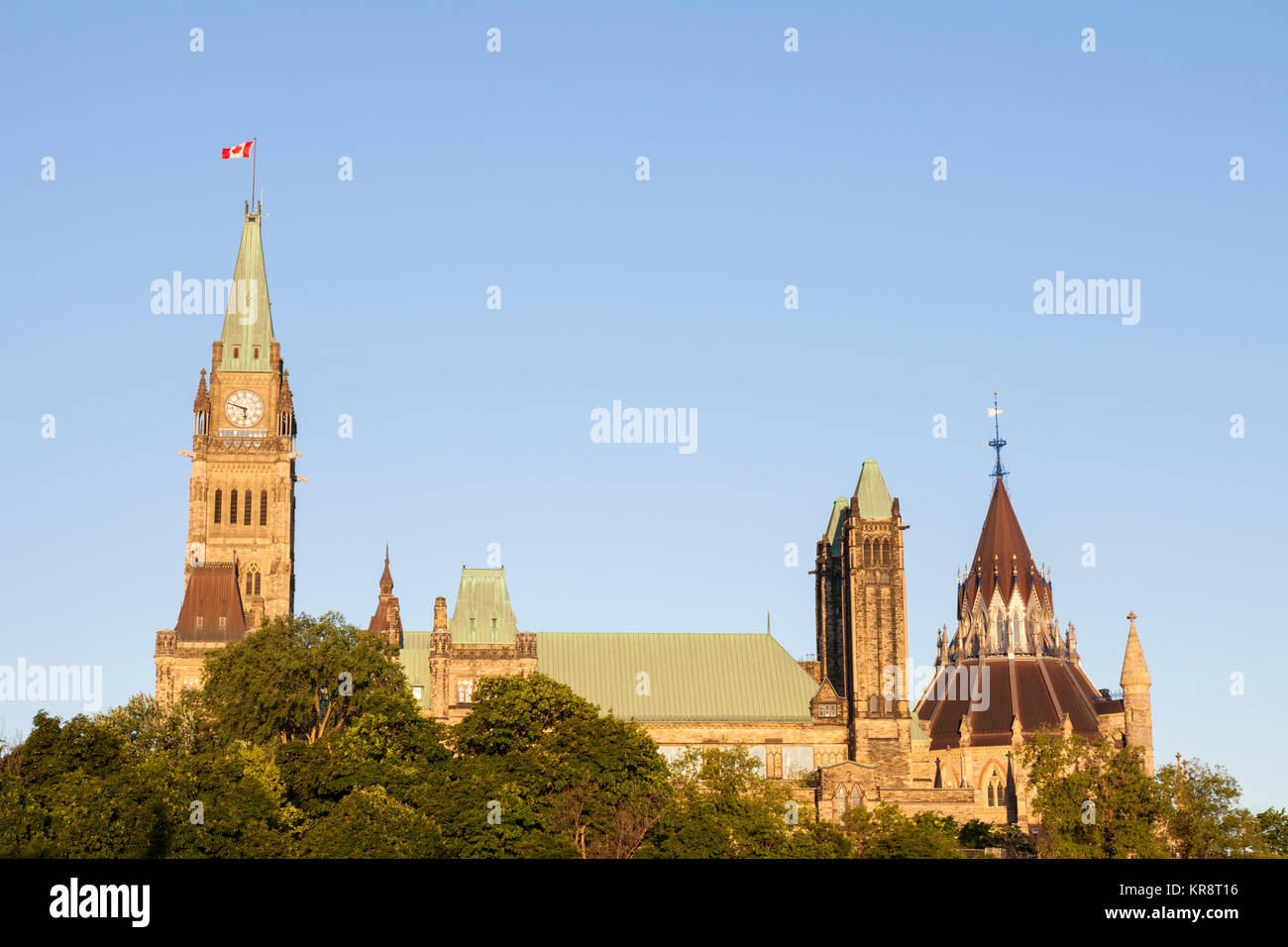 Canada Ontario, Ottawa, Collina del Parlamento contro il cielo chiaro Foto Stock