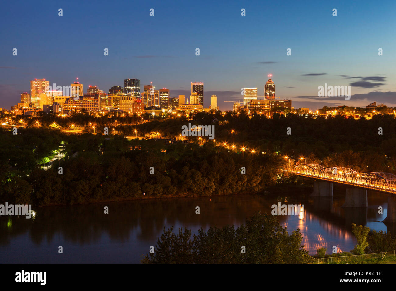 Canada, Alberta, Edmonton, città al crepuscolo Foto Stock