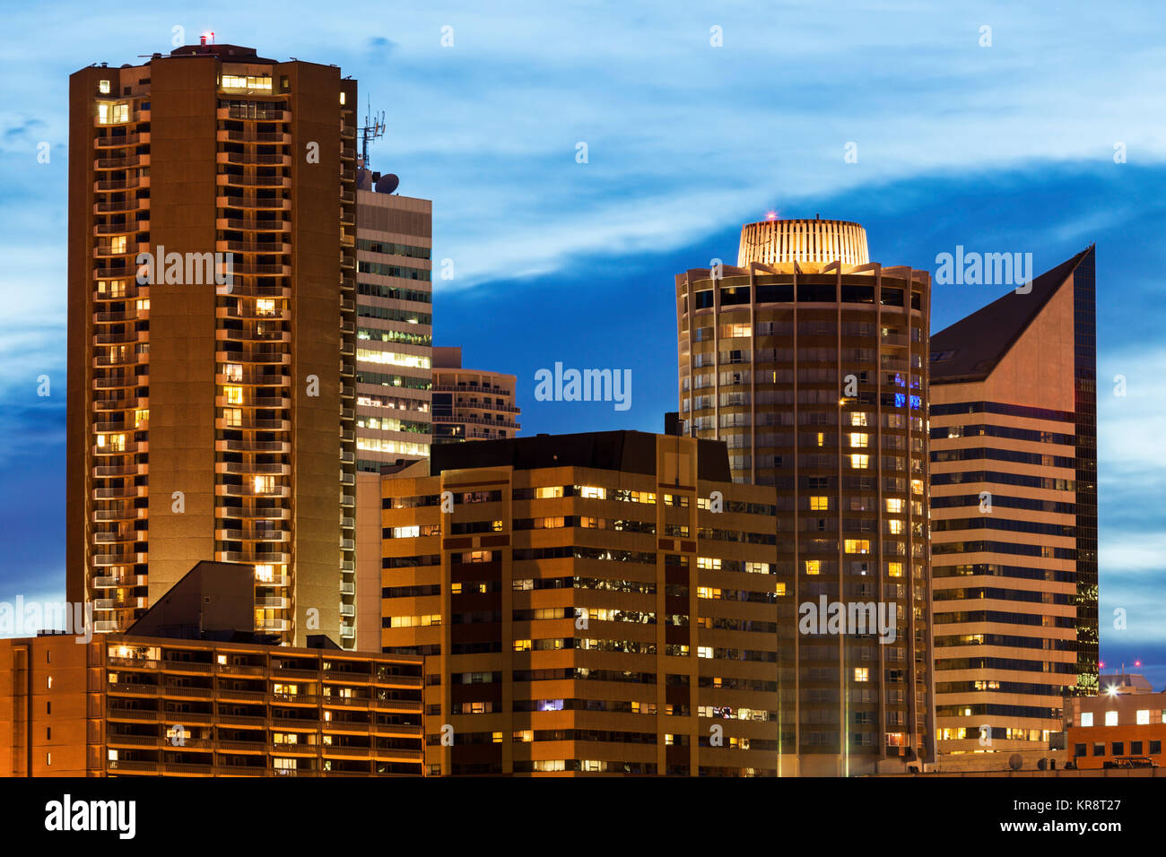 Canada, Alberta, Edmonton, grattacieli contro moody sky Foto Stock