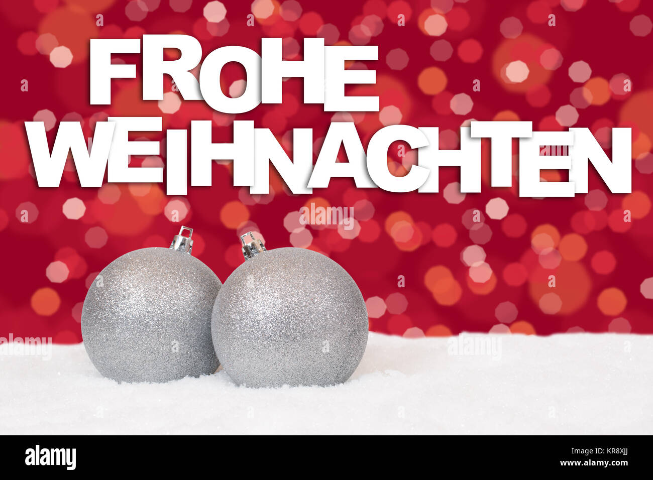 Silber Weihnachtskugeln Frohe Weihnachten Weihnachtskarte Dekoration Karte mit Schnee Deko Foto Stock