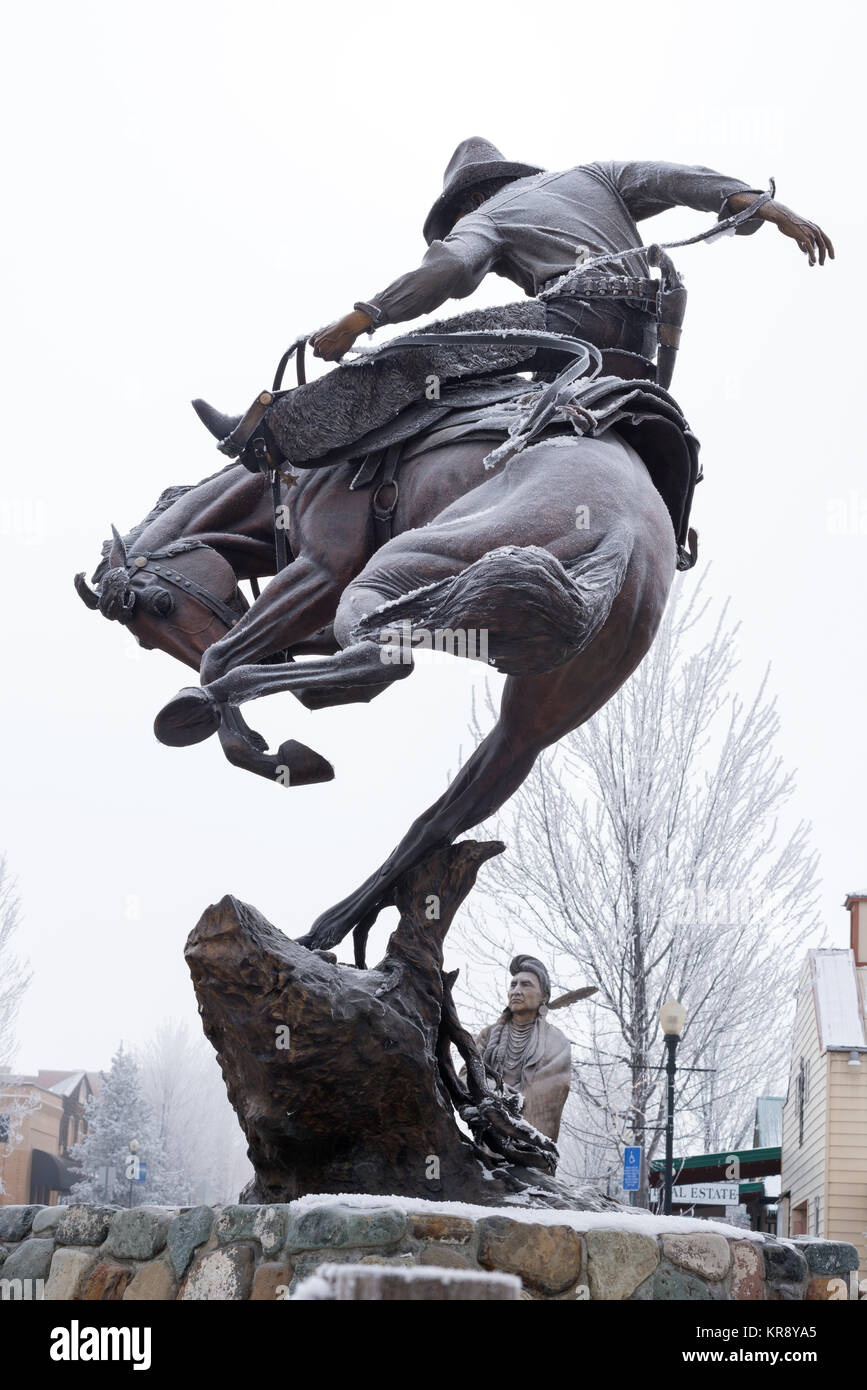 Austin di Barton atteggiamento "regolazione" scultura su una giornata invernale in Giuseppe, Oregon. Foto Stock