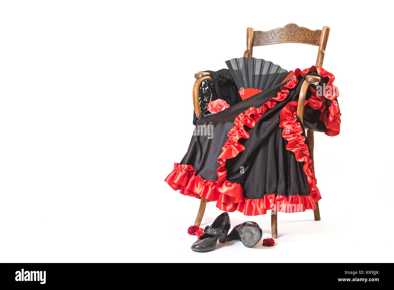 Flamenco abbigliamento e scarpe su una sedia in legno Foto Stock