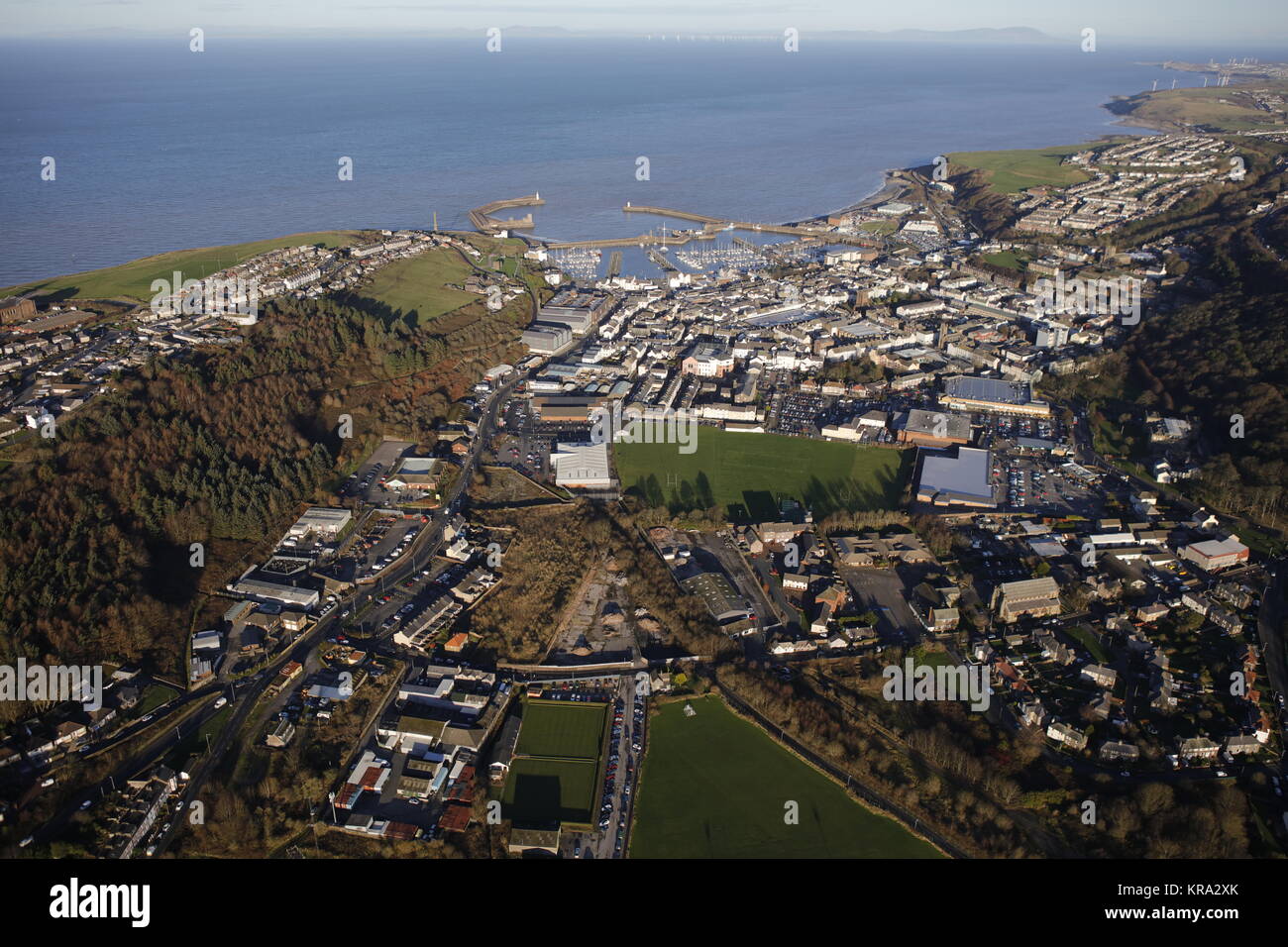 Una veduta aerea della città di Whitehaven sulla costa della Cumbria Foto Stock