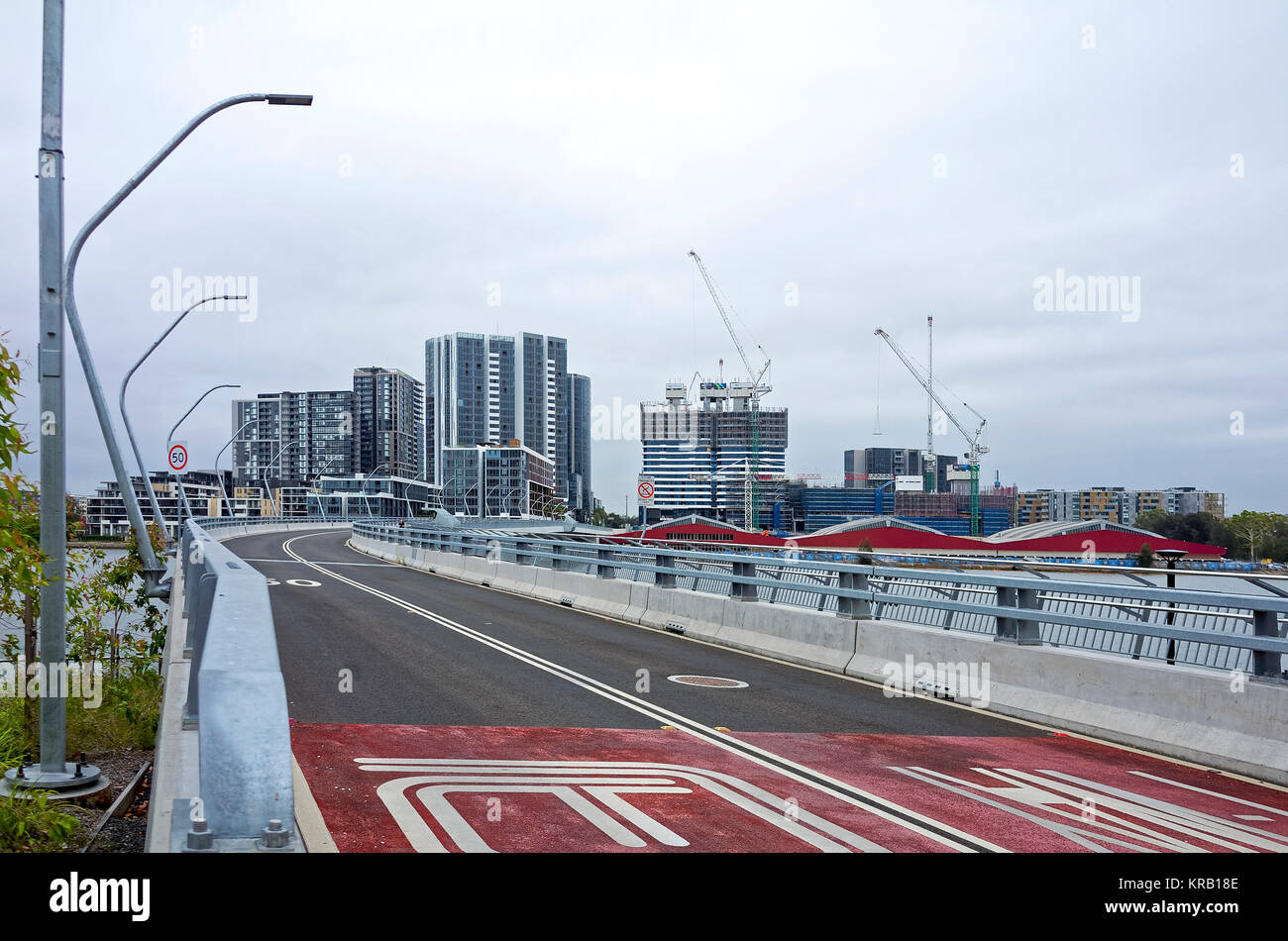 Bennelong Ponte sul Fiume Parramatta nel sobborgo di Rodi. Moderno sobborgo di Wentworth punto a Sydney, in Australia. Australian ponte urbano. Brand Foto Stock