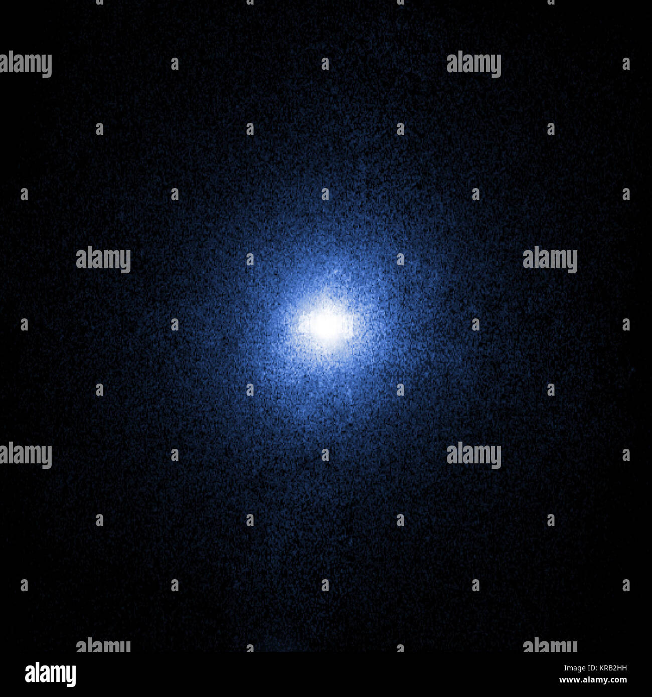 Sulla sinistra, un'immagine ottica dal cielo digitalizzata sondaggio mostra Cygnus X-1, delineato in una casella rossa. Cygnus X-1 si trova vicino a grandi regioni attive di formazione stellare della Via Lattea, come si vede in questa immagine che si estende per circa 700 anni luce. Un artista dell'illustrazione sulla destra raffigura ciò che gli astronomi pensano che sta accadendo nell'Cygnus X-1 sistema. Cygnus X-1 è un cosiddetto stellar-massa buco nero, una classe di buchi neri che proviene dal collasso di una stella massiccia. Nuovi studi con dati di Chandra e diversi altri telescopi hanno determinato il buco nero di spin, massa, e dis Foto Stock