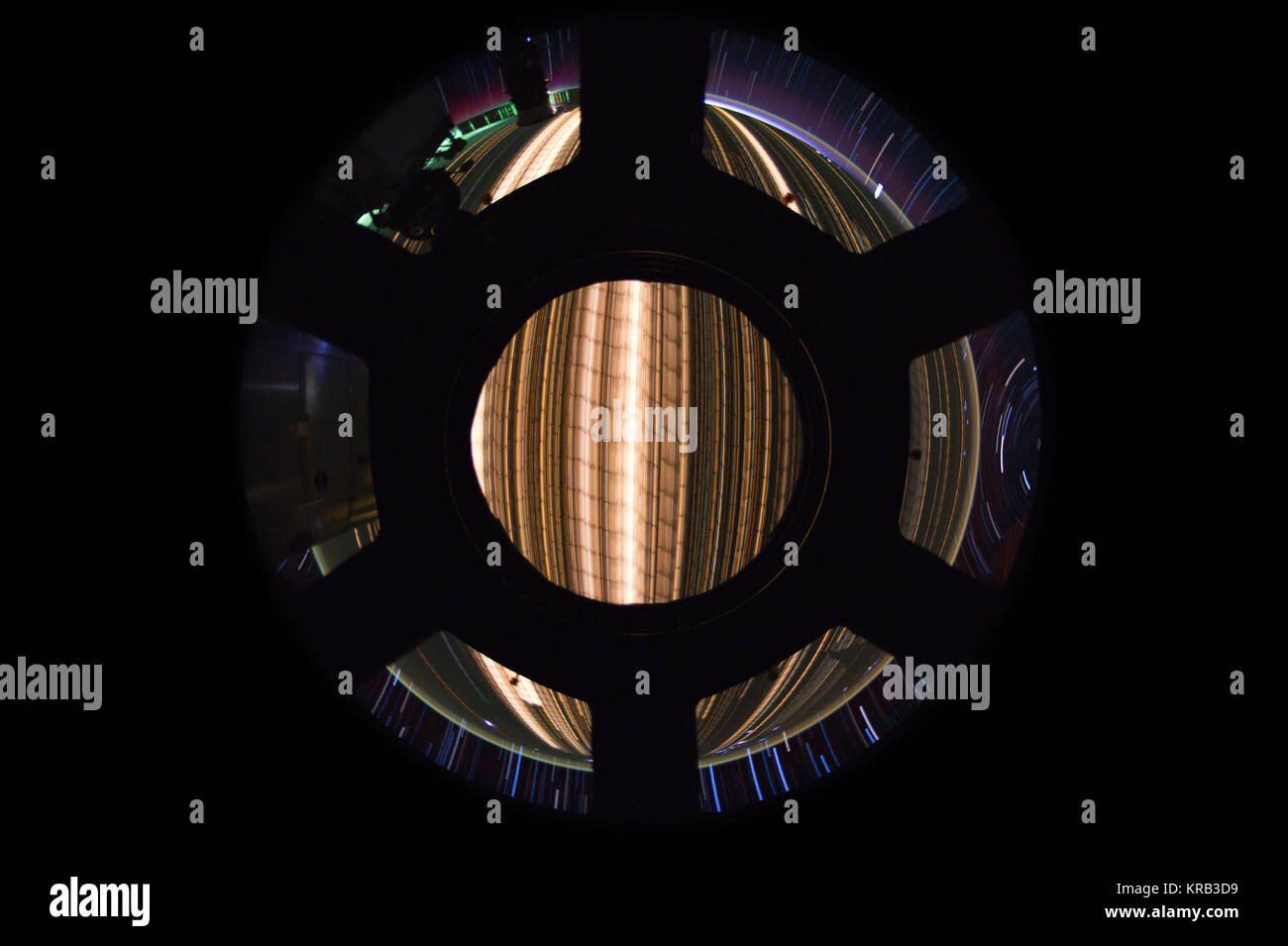 Star trail composto creato con iss030ES1730711 thru ISS030E173131. Stazione Spaziale Internazionale Tracce stellari - JSC2012E039801 Foto Stock