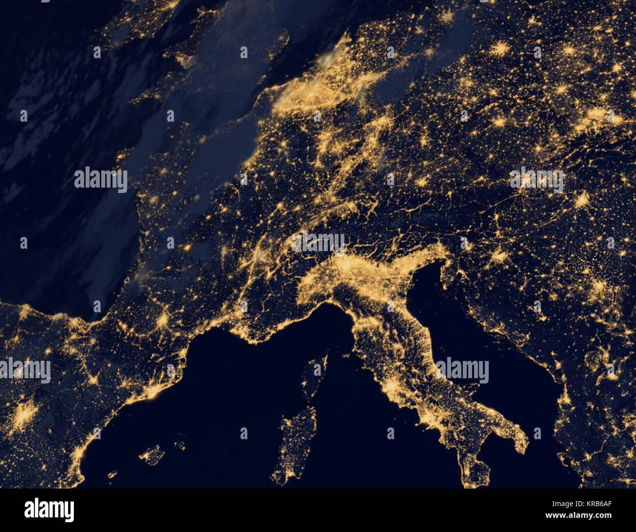 Questa immagine di Europa e Medio Oriente di notte è un composito assemblato da dati acquisiti dal Suomi NPP satellite in aprile e ottobre 2012. I nuovi dati è stato mappato su esistenti in marmo blu immagini di messa a terra per fornire una visione realistica del pianeta. La visione notturna è stata resa possibile dal nuovo satellite "giorno-notte" di banda del visibile imaging a raggi infrarossi Radiometer Suite. VIIRS rivela la luce in un intervallo di lunghezze d'onda dal verde al vicino infrarosso e utilizza tecniche di filtraggio per osservare segnali dim come gas flares, auroras, incendi, luci della città, e riflessa al chiaro di luna. In questo Foto Stock