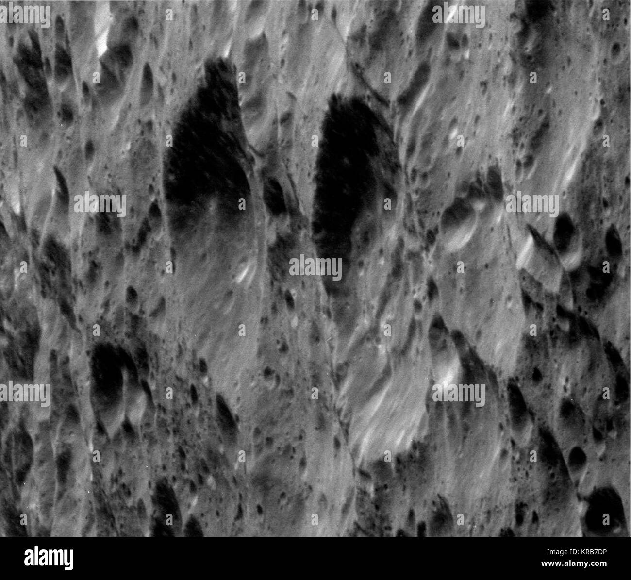 Rhea a circa 614 miglia (3,778 chilometri di distanza) Foto Stock