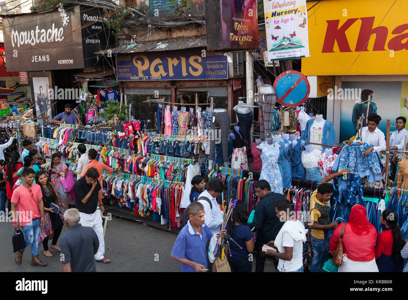 Negozi e bancarelle del mercato nel Nuovo Mercato, Calcutta, India Foto Stock