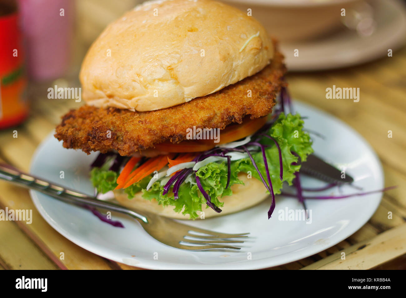 Hamburger Vegetariano fatto da verdura e pane grattugiato Foto Stock