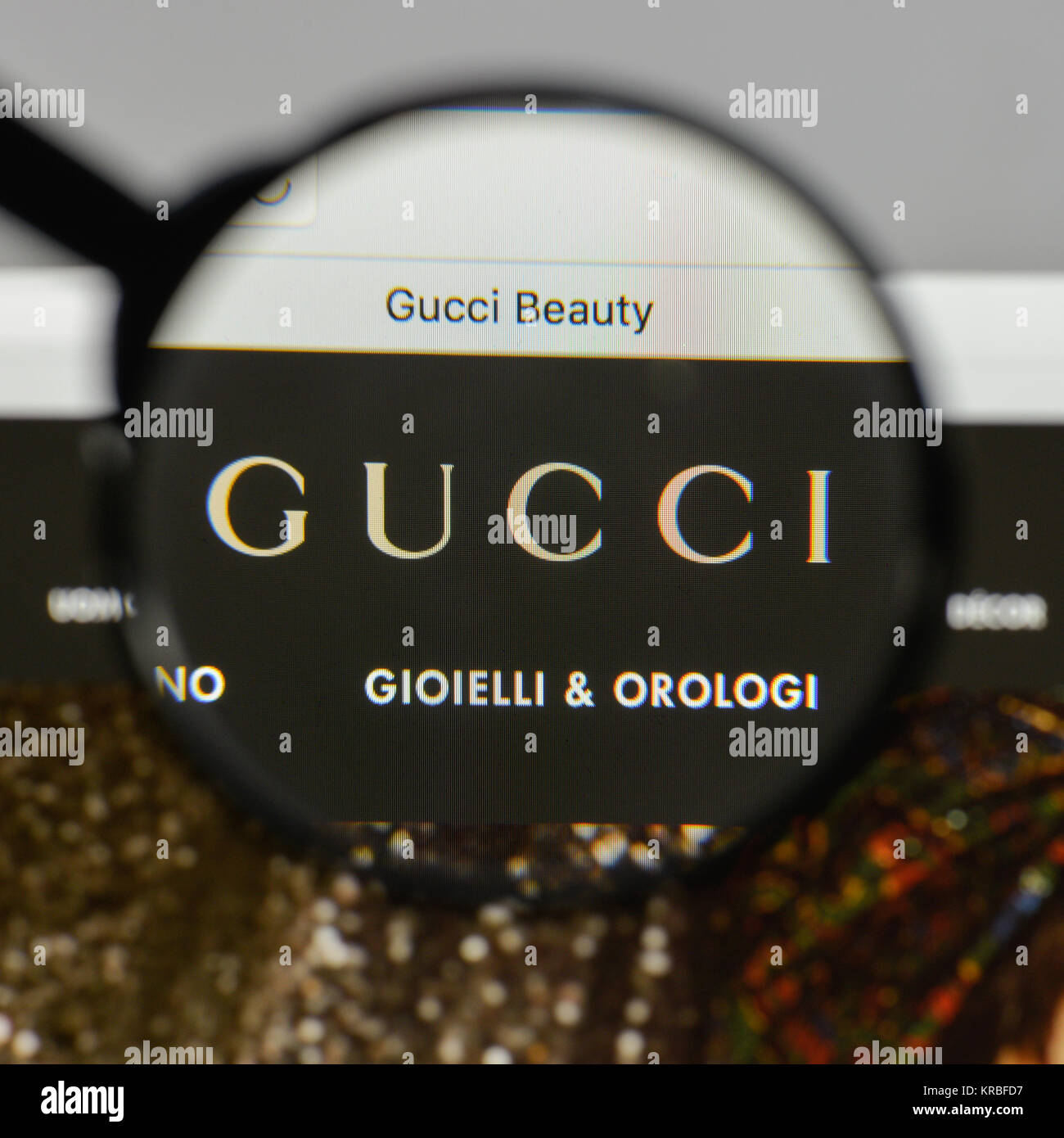 Milano, Italia - 10 agosto 2017: Gucci logo sulla homepage del sito web  Foto stock - Alamy