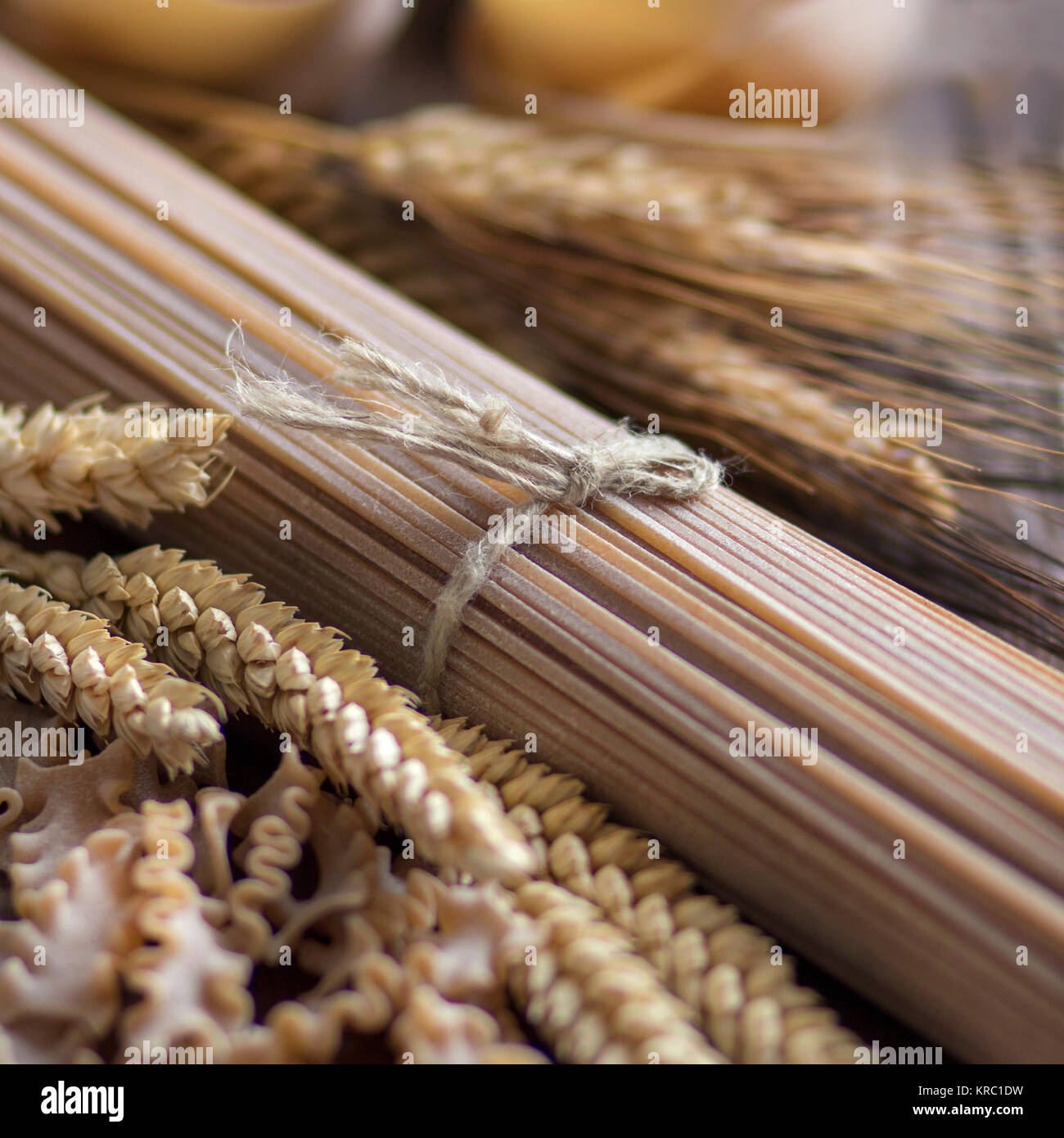 Tutto il grano di pasta italiana con punte Foto Stock