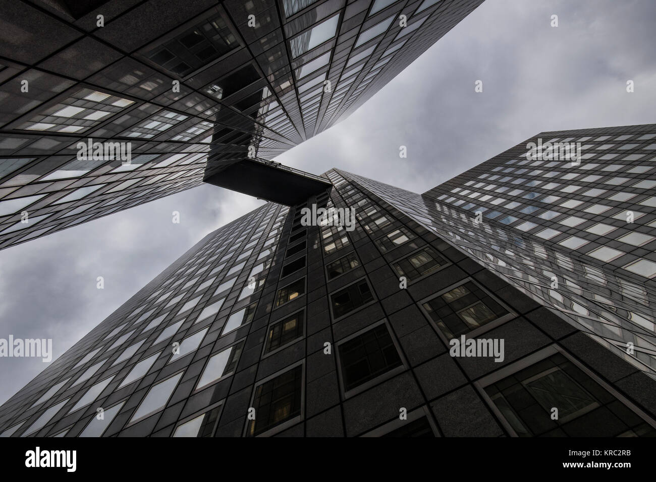 Edificio futuristico con passaggio Foto Stock