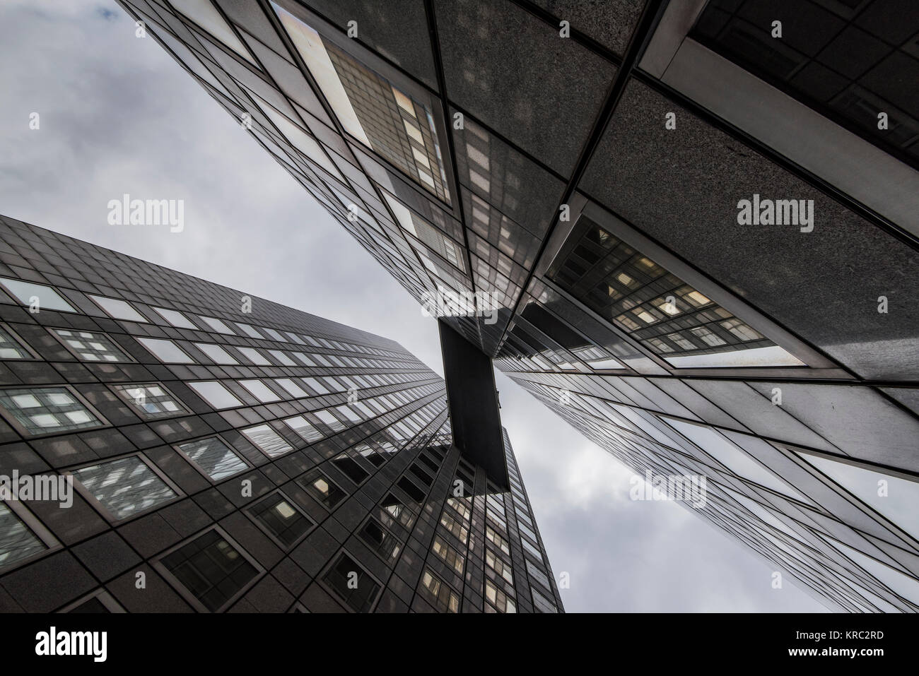 Edificio futuristico con passaggio Foto Stock