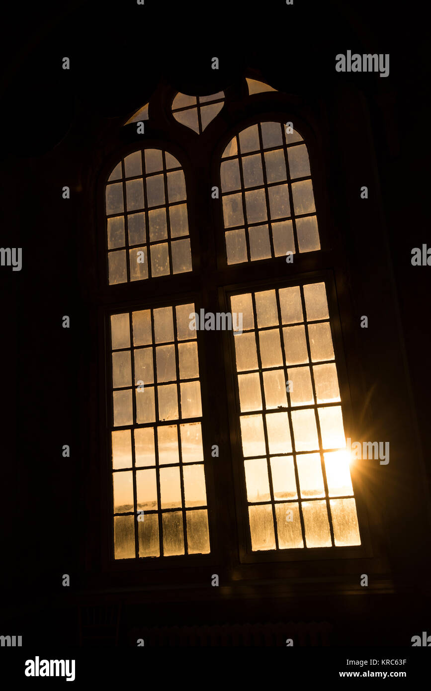 Inverno mattina la luce attraverso le grandi finestre della prospettiva camera presso la sommità della Wollaton Hall di Nottingham, Nottinghamshire REGNO UNITO Inghilterra Foto Stock