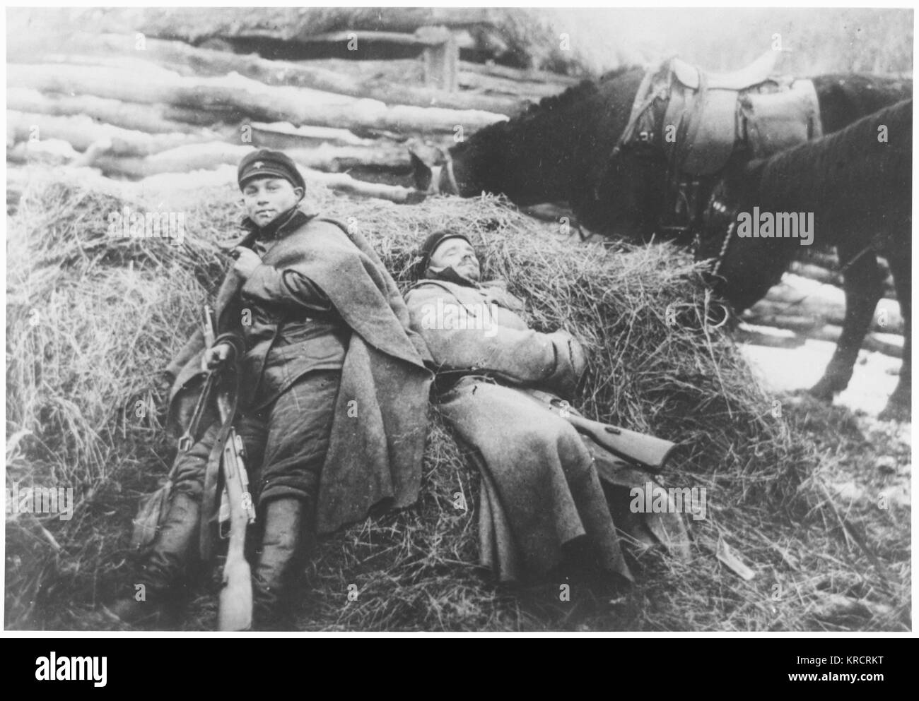 Soldati dell'esercito rosso che riposano 1920 Foto Stock