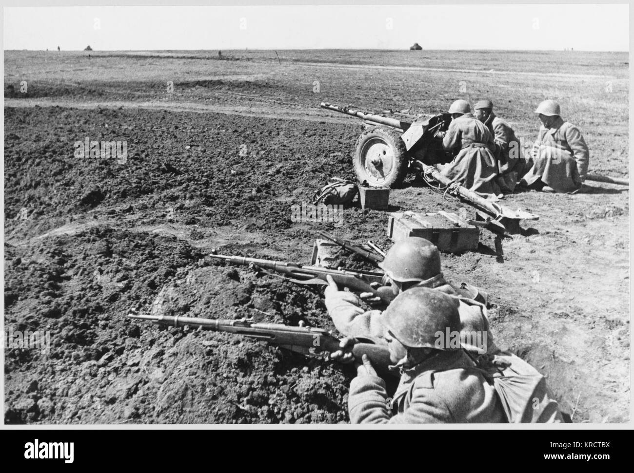 Un sovietico ZIS-11 anti-pistola serbatoio in azione. Foto Stock