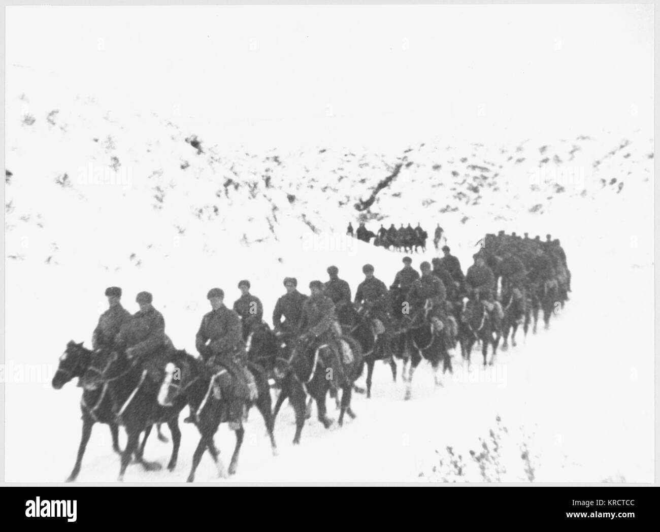 Una unità di cavalleria tornando alla parte anteriore. Data: 1941-42 Foto Stock