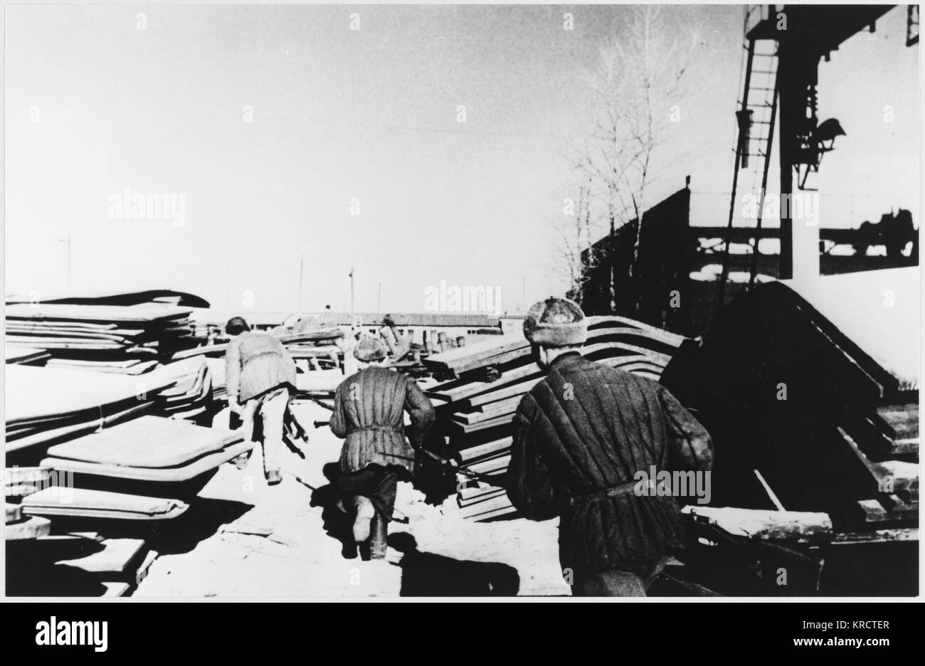 Vista aerea sul serbatoio principale Dzerzhinsky in fabbrica a Stalingrado,  Unione Sovietica, rilasciato il 17 ottobre 1942. La fotografia originale da  cui questa immagine digitale è stato reso legge sul suo lato