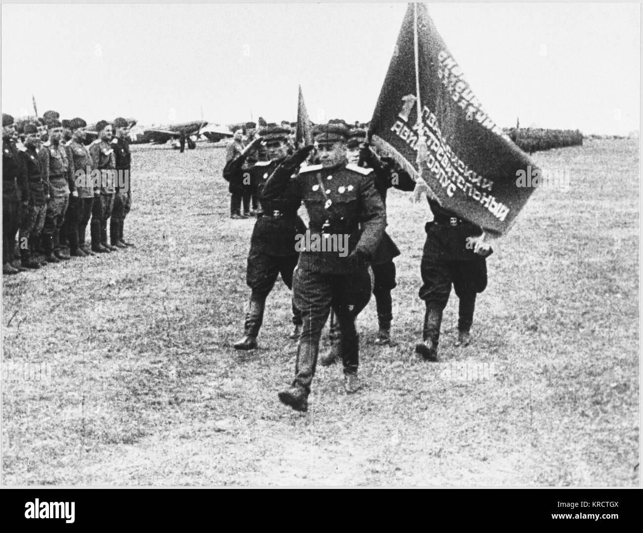 I piloti sovietici giurare il loro giuramento di fedeltà. Foto Stock